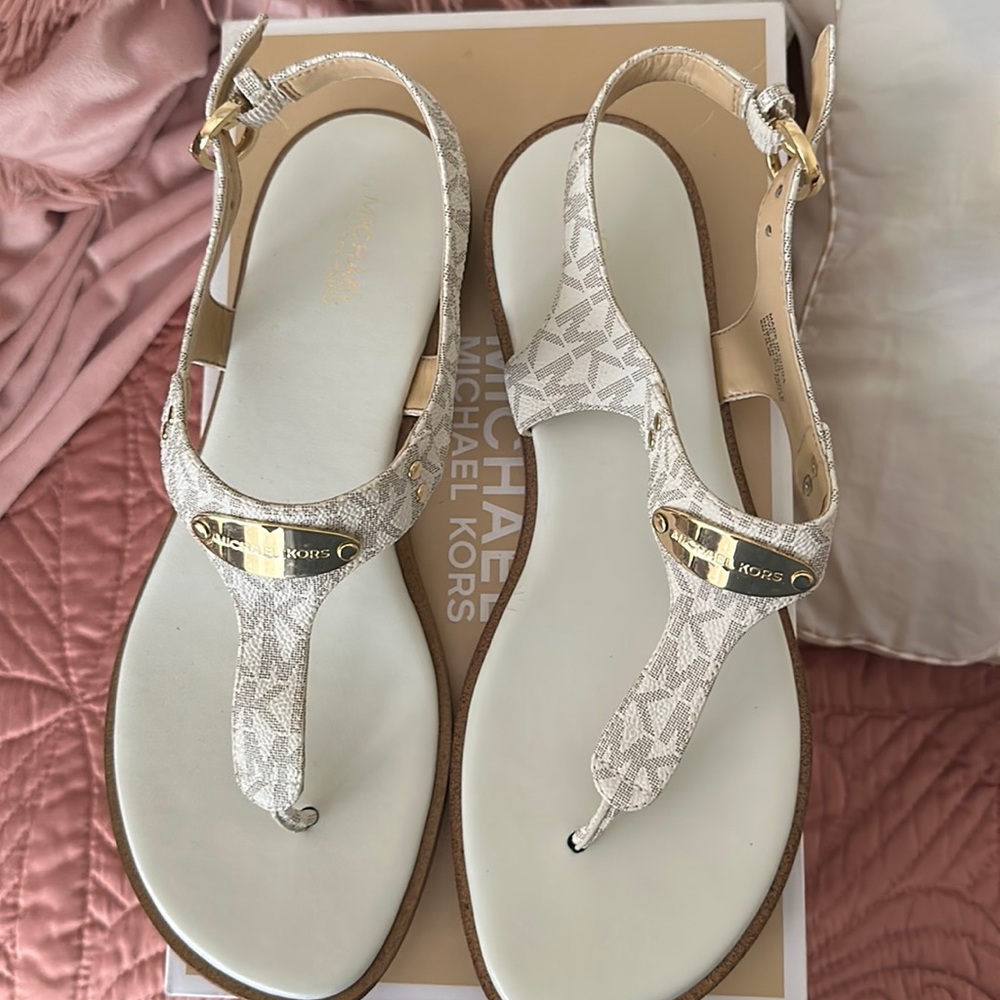 White and brown Michael Kors sandal size 8